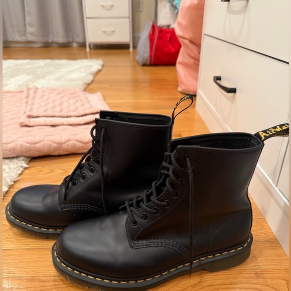 Dr. Martens Black Boots in amazing condition - Picture 3 of 6